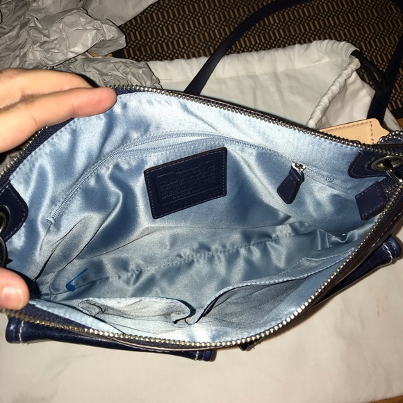 Coach crossbody bag with dust bag - Picture 4 of 4